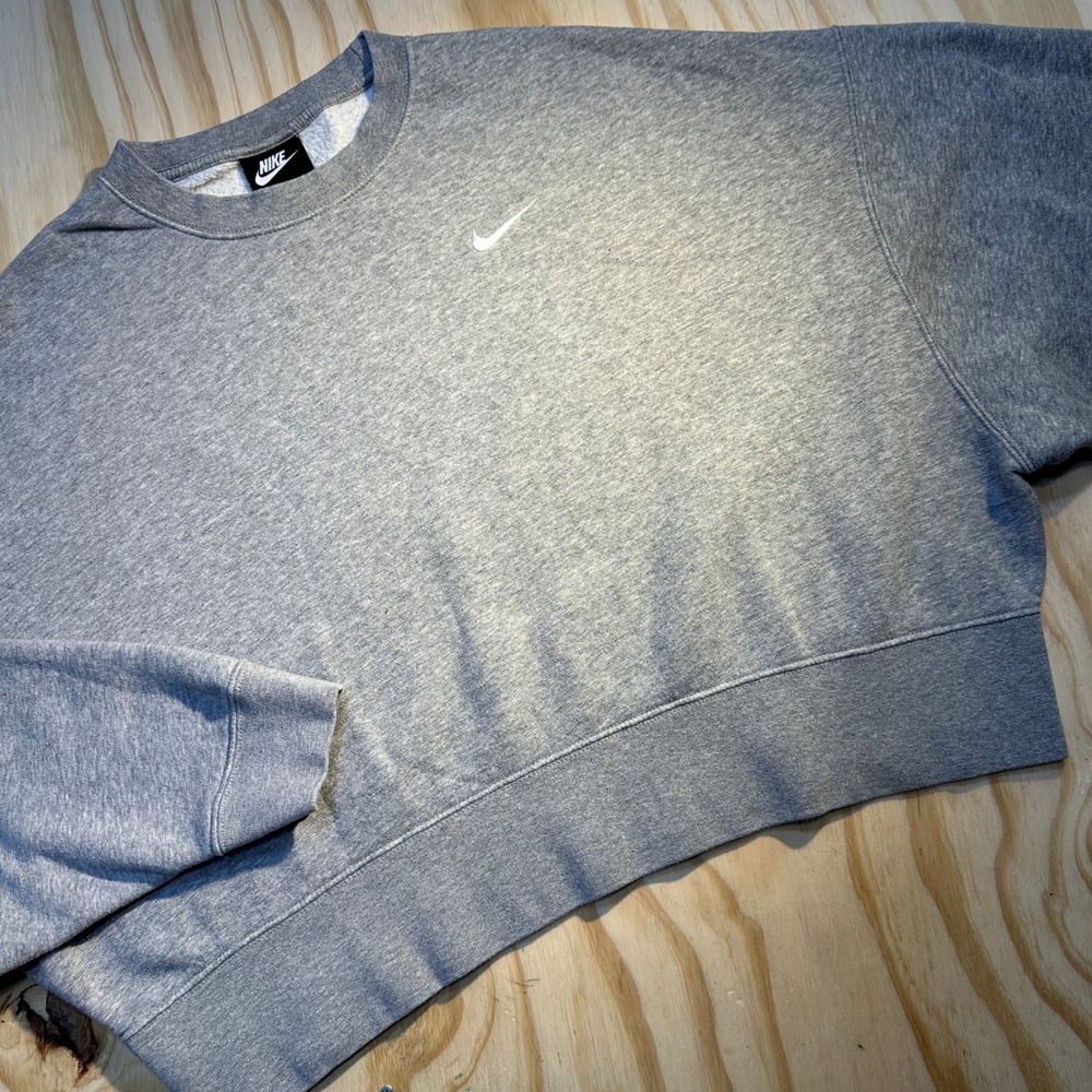 Nike Women's Mini Swoosh Cropped Crewneck Fleece Sweatshirt Gray Size S